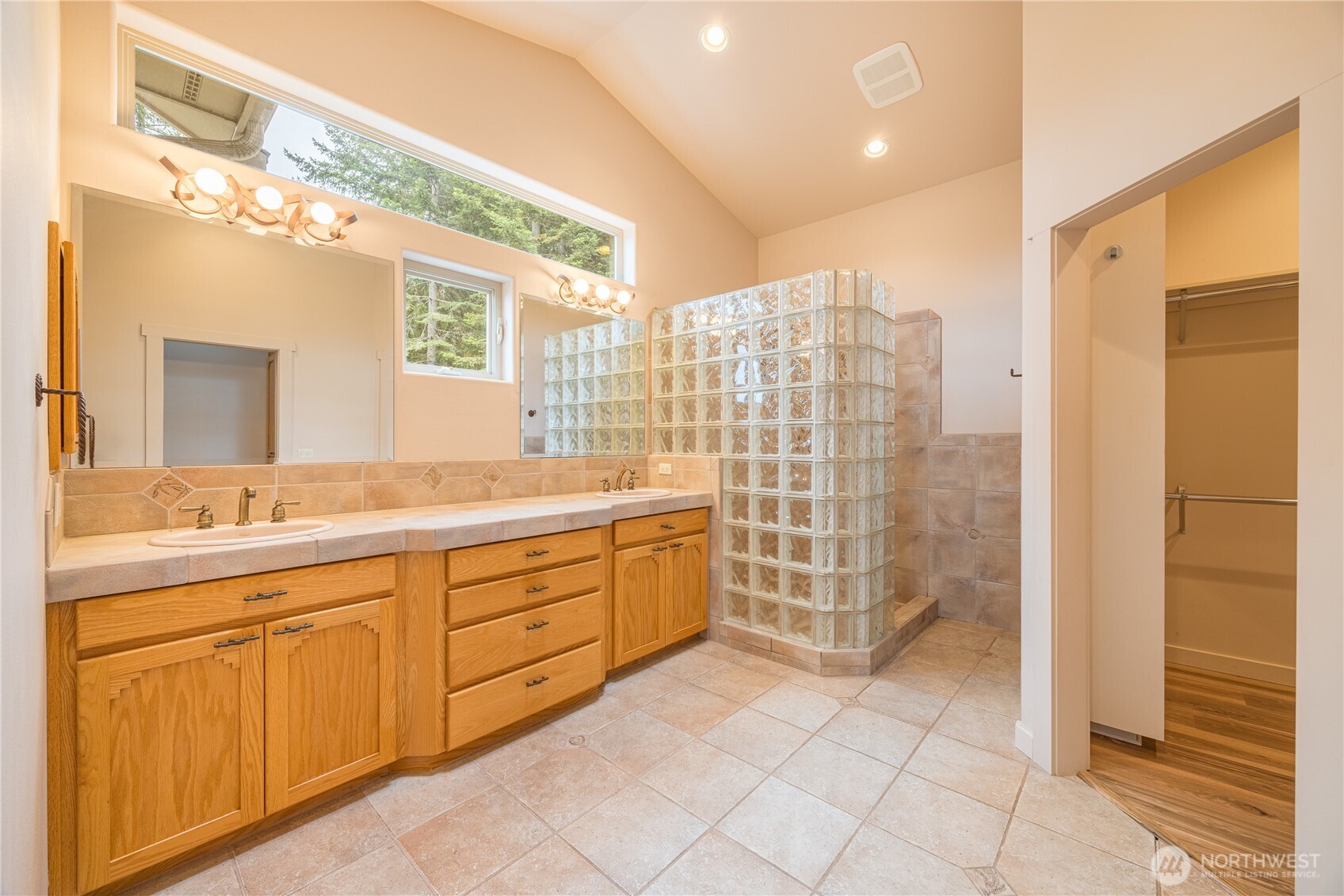 242 Forest Haven Drive Property Photo 23
