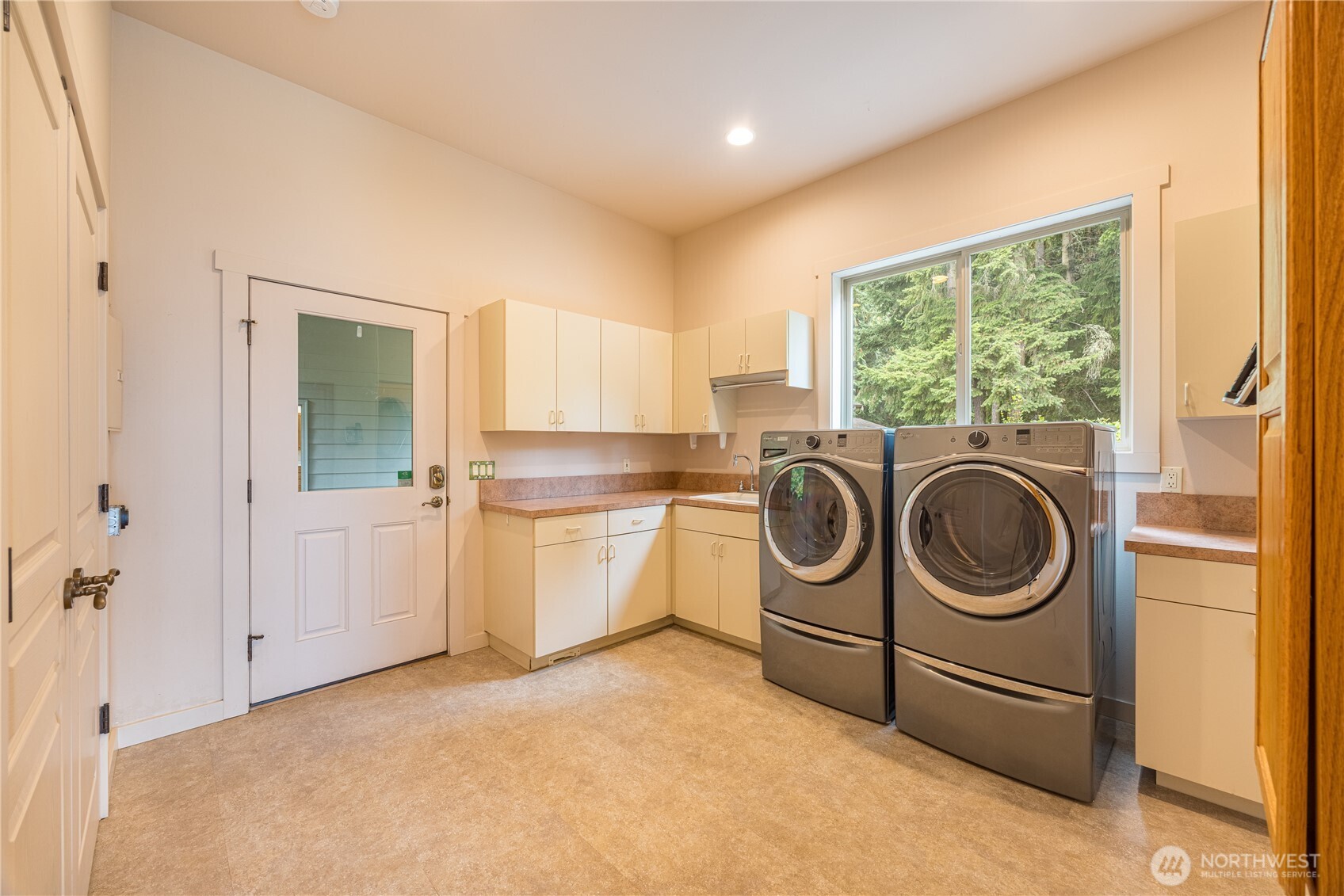 242 Forest Haven Drive Property Photo 33