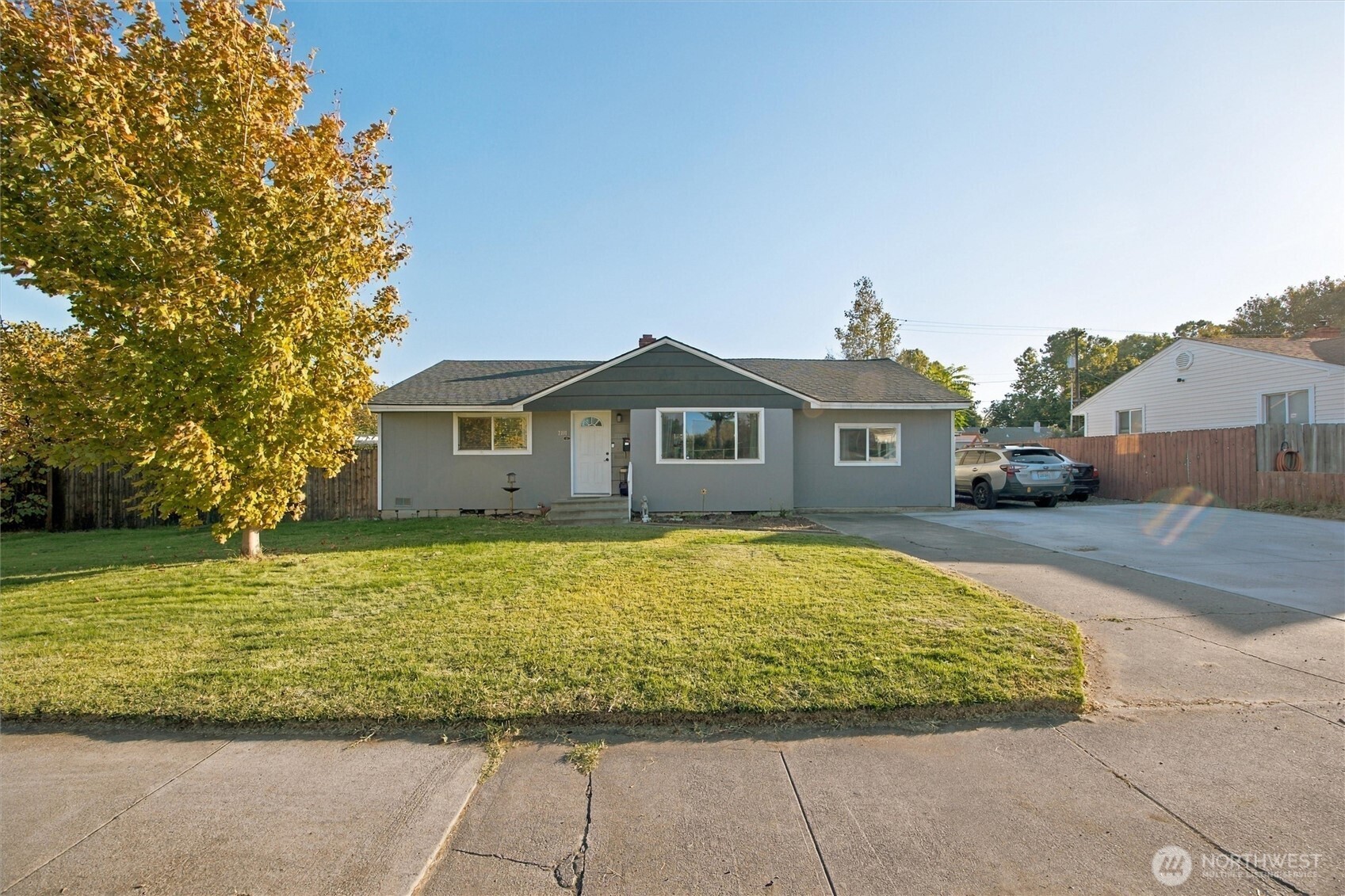 2101 W Kennewick Avenue Property Photo 1