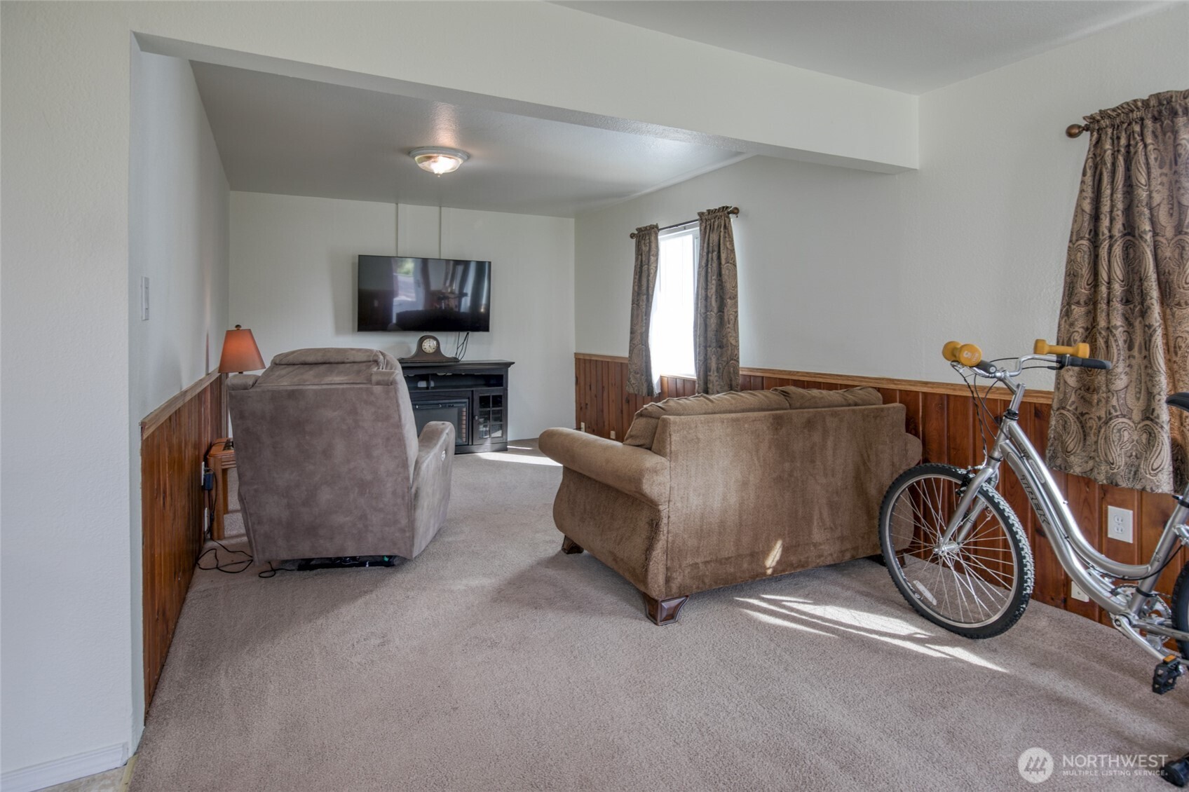 1108 Stockwell Street Property Photo 3