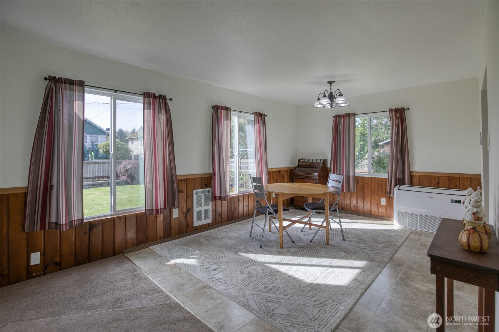 1108 Stockwell Street Property Photo 6