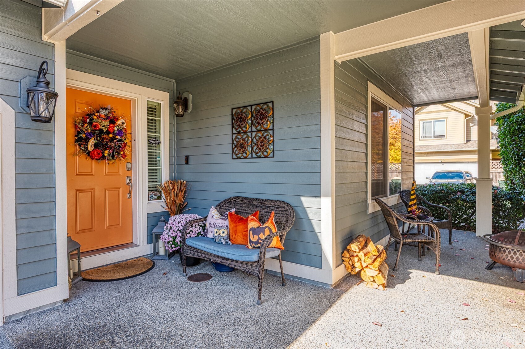 6913 Axis Street Property Photo 4