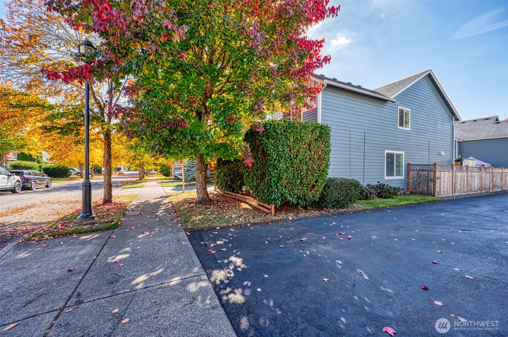 6913 Axis Street Property Photo 5