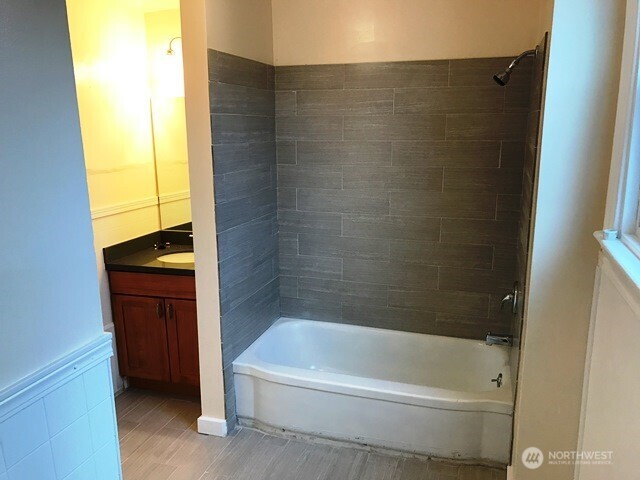 1920 E Jefferson Street B Property Photo 4