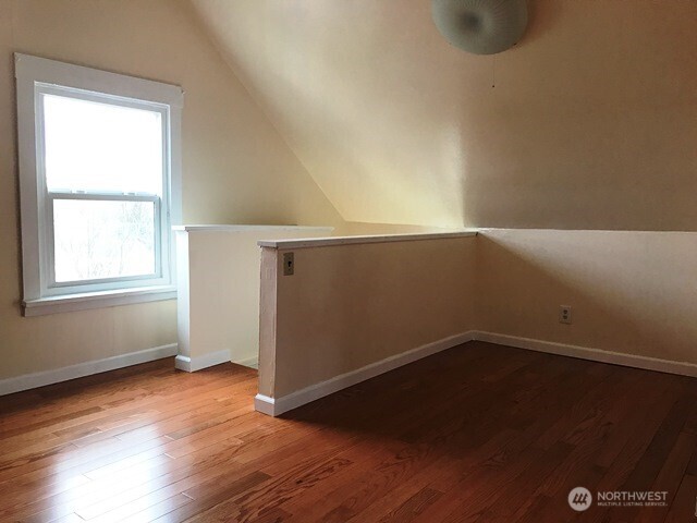 1920 E Jefferson Street B Property Photo 9