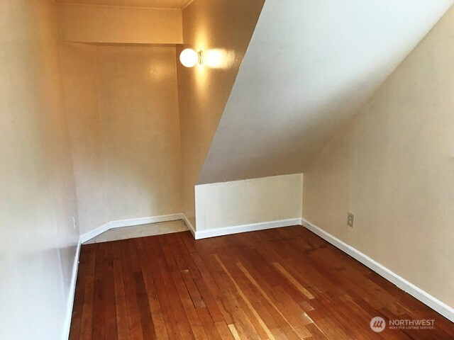 1920 E Jefferson Street B Property Photo 10