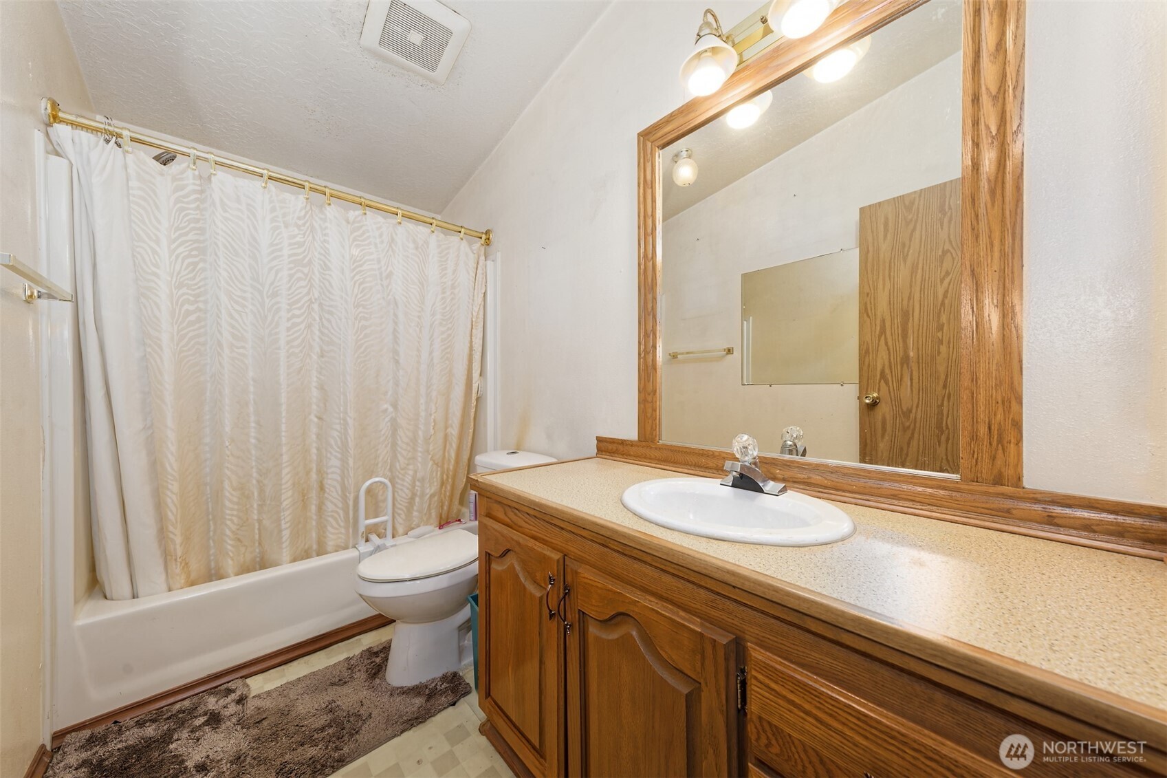 5218 S 144th Street Property Photo 20