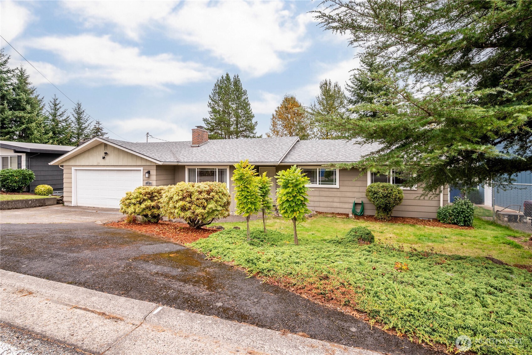 180 Beacon Hill Drive Property Photo 3