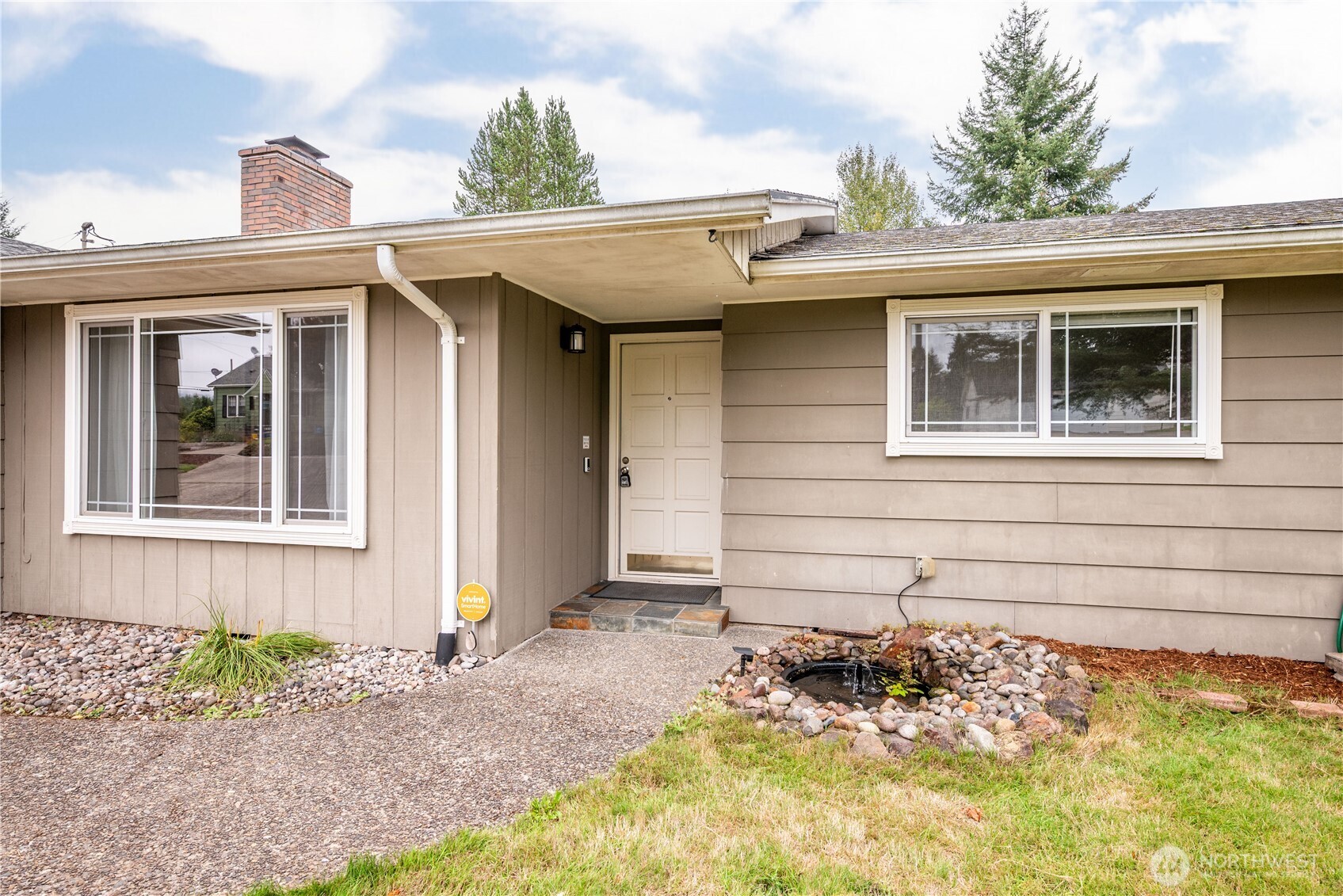 180 Beacon Hill Drive Property Photo 4
