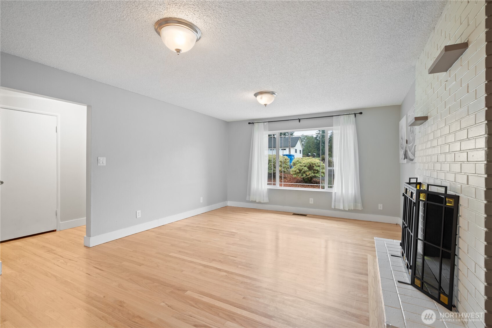 180 Beacon Hill Drive Property Photo 6