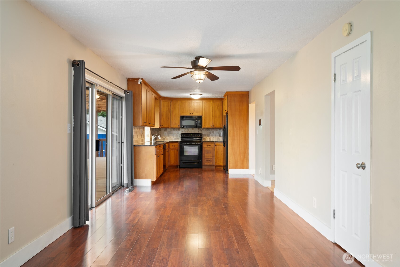 180 Beacon Hill Drive Property Photo 9