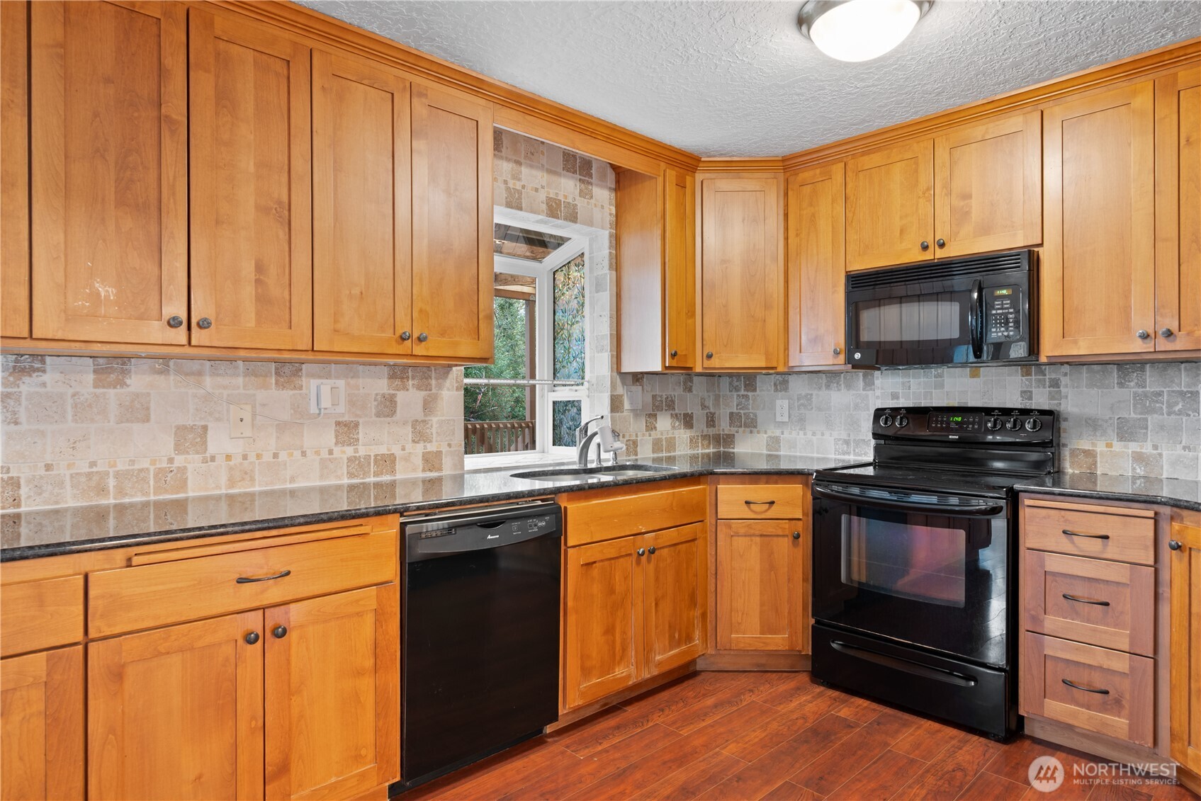 180 Beacon Hill Drive Property Photo 11