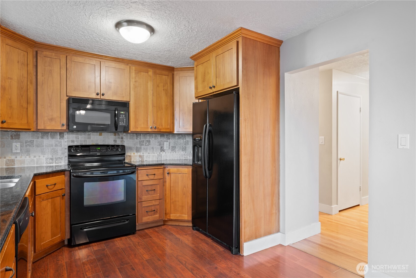 180 Beacon Hill Drive Property Photo 12