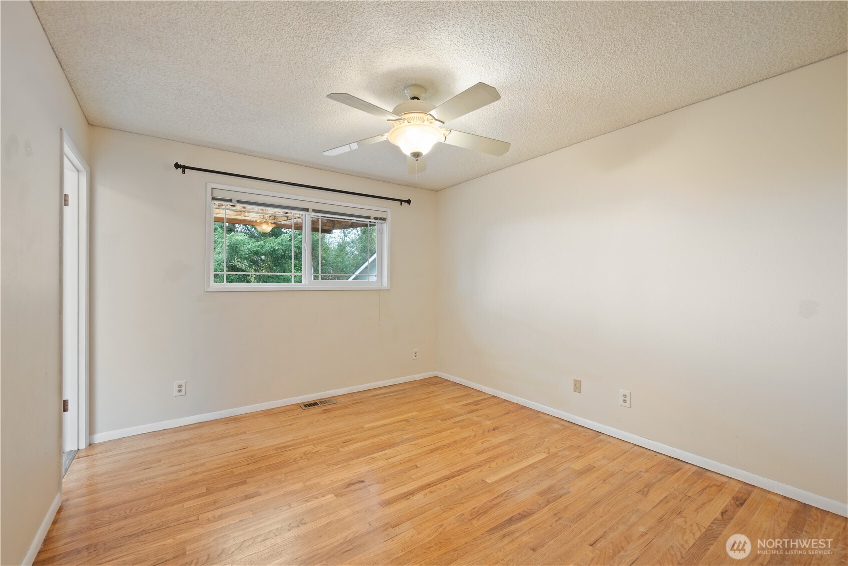 180 Beacon Hill Drive Property Photo 16