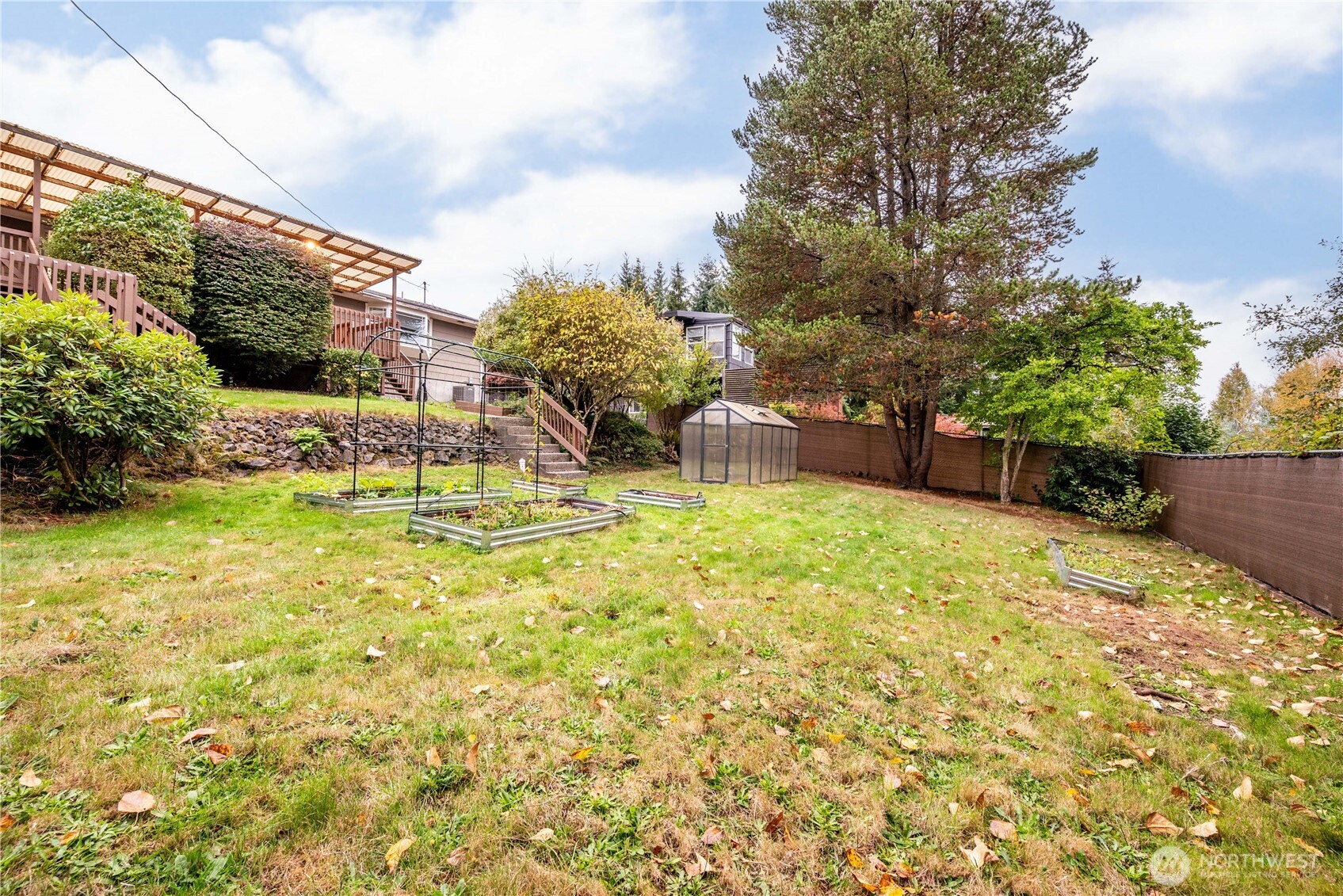 180 Beacon Hill Drive Property Photo 28