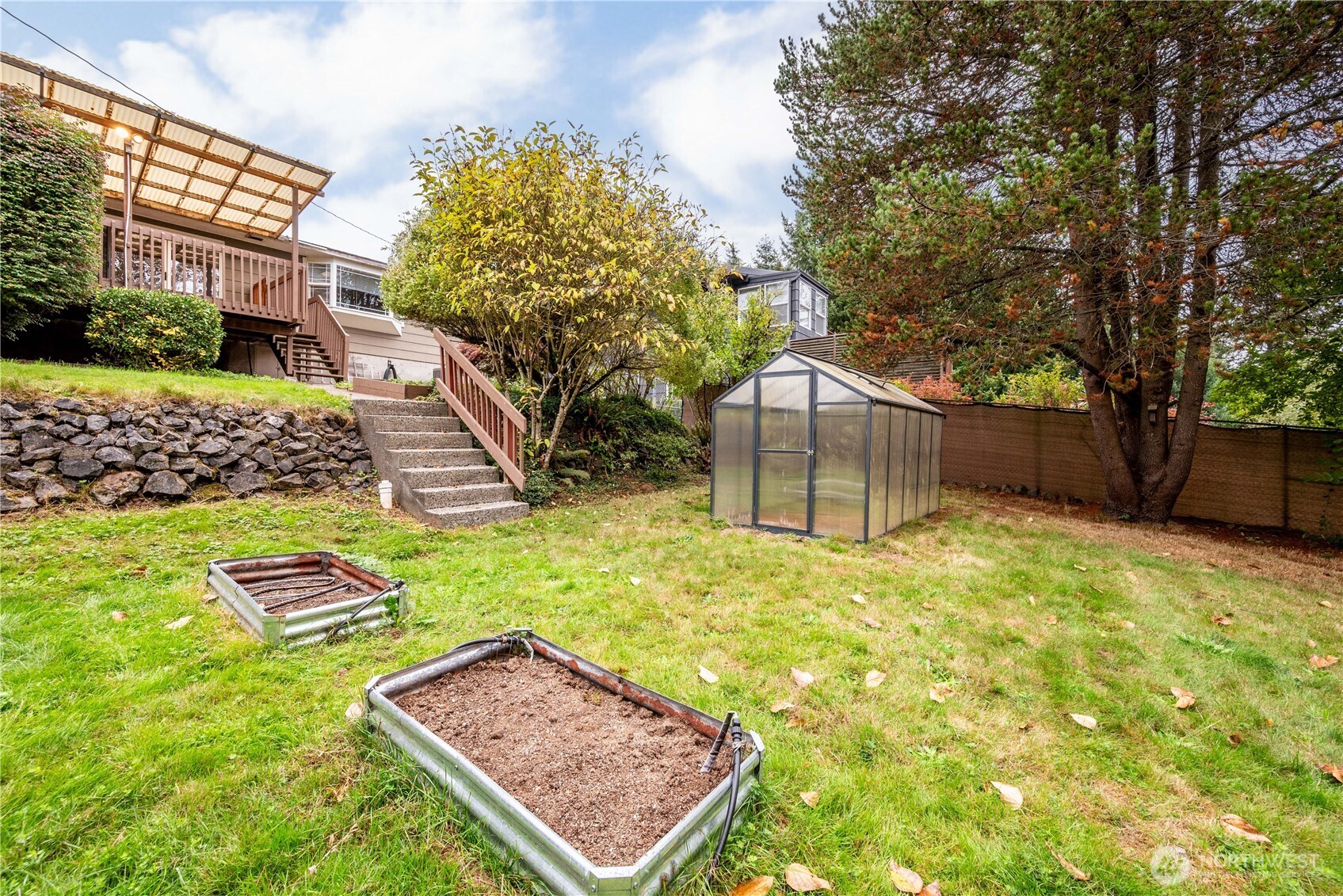 180 Beacon Hill Drive Property Photo 31
