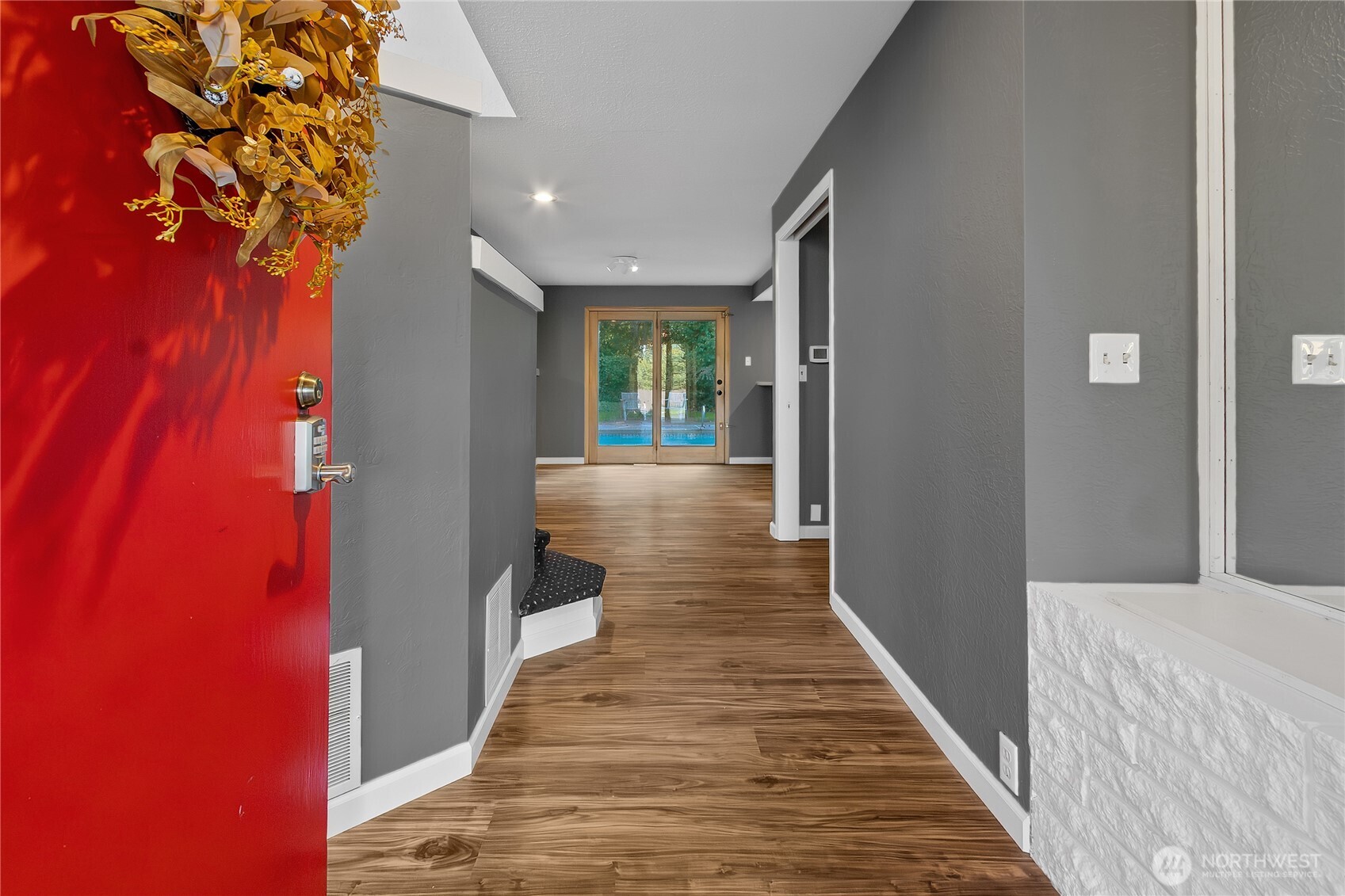 10904 Evergreen Terrace Lane Property Photo 3