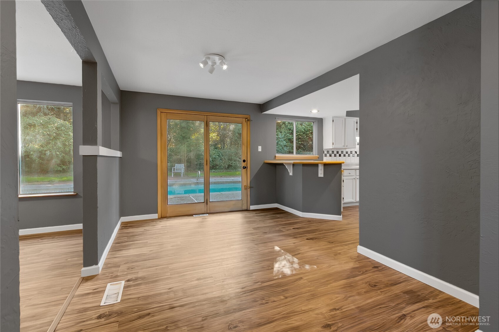 10904 Evergreen Terrace Lane Property Photo 4