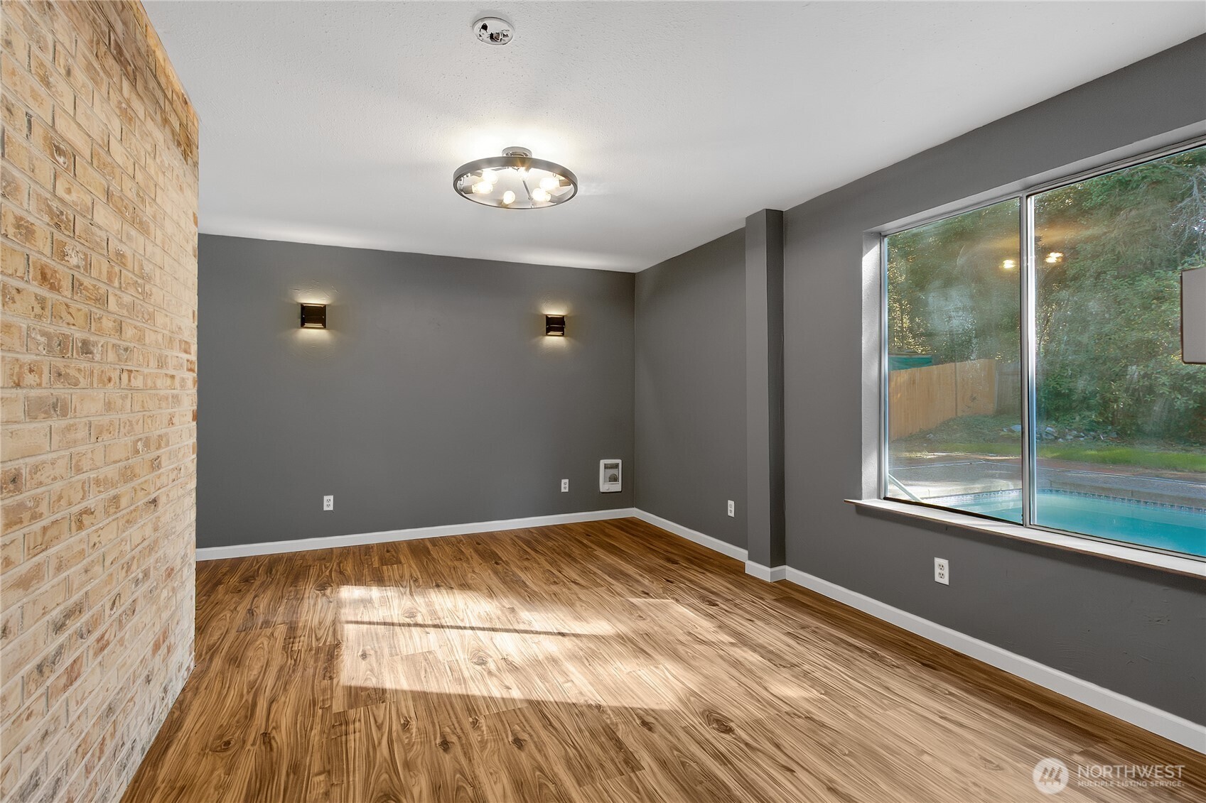 10904 Evergreen Terrace Lane Property Photo 6