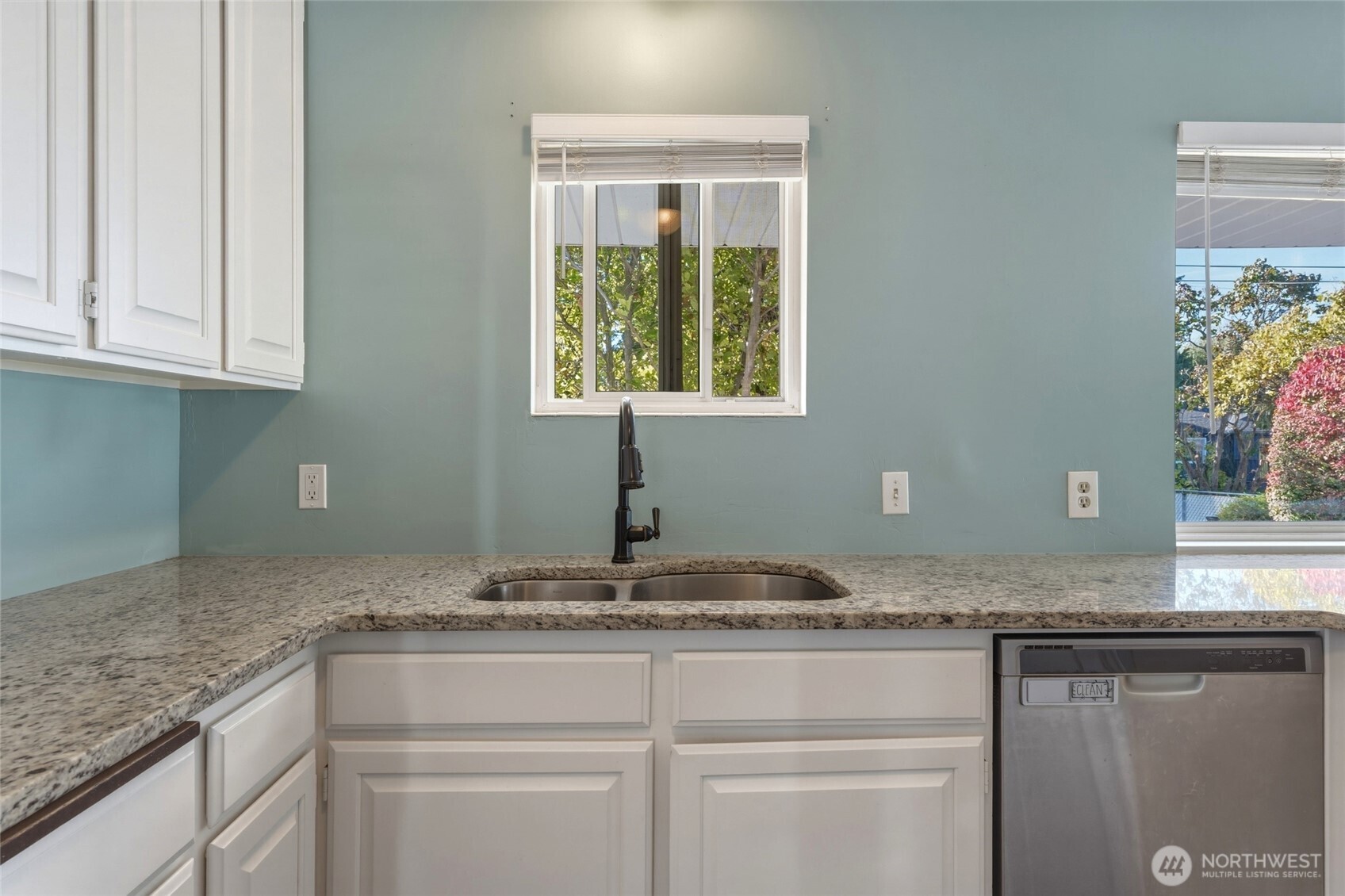 1239 Melrose Property Photo 6