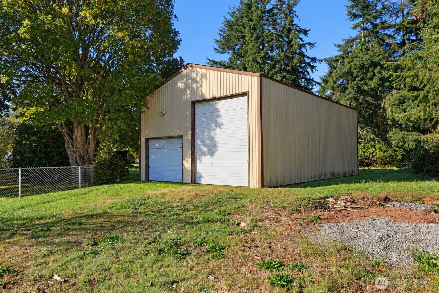 1131 W Schley Street Property Photo 8