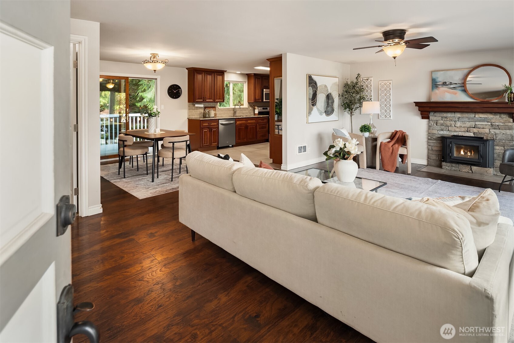 12824 141st Place Property Photo 4