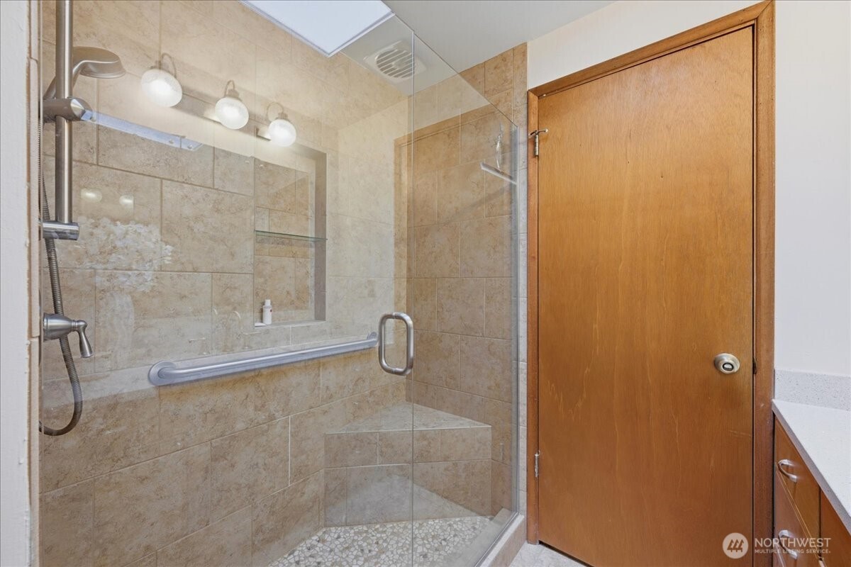 3739 Ne 192nd Street Property Photo 17