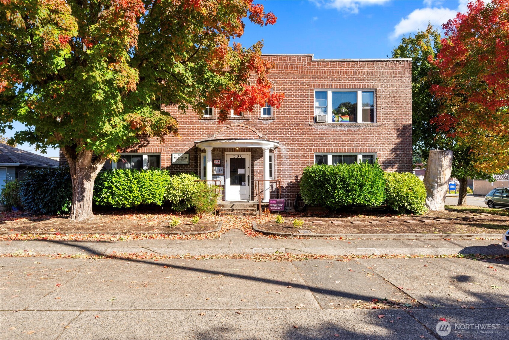 500 Hillkress Street Property Photo 3