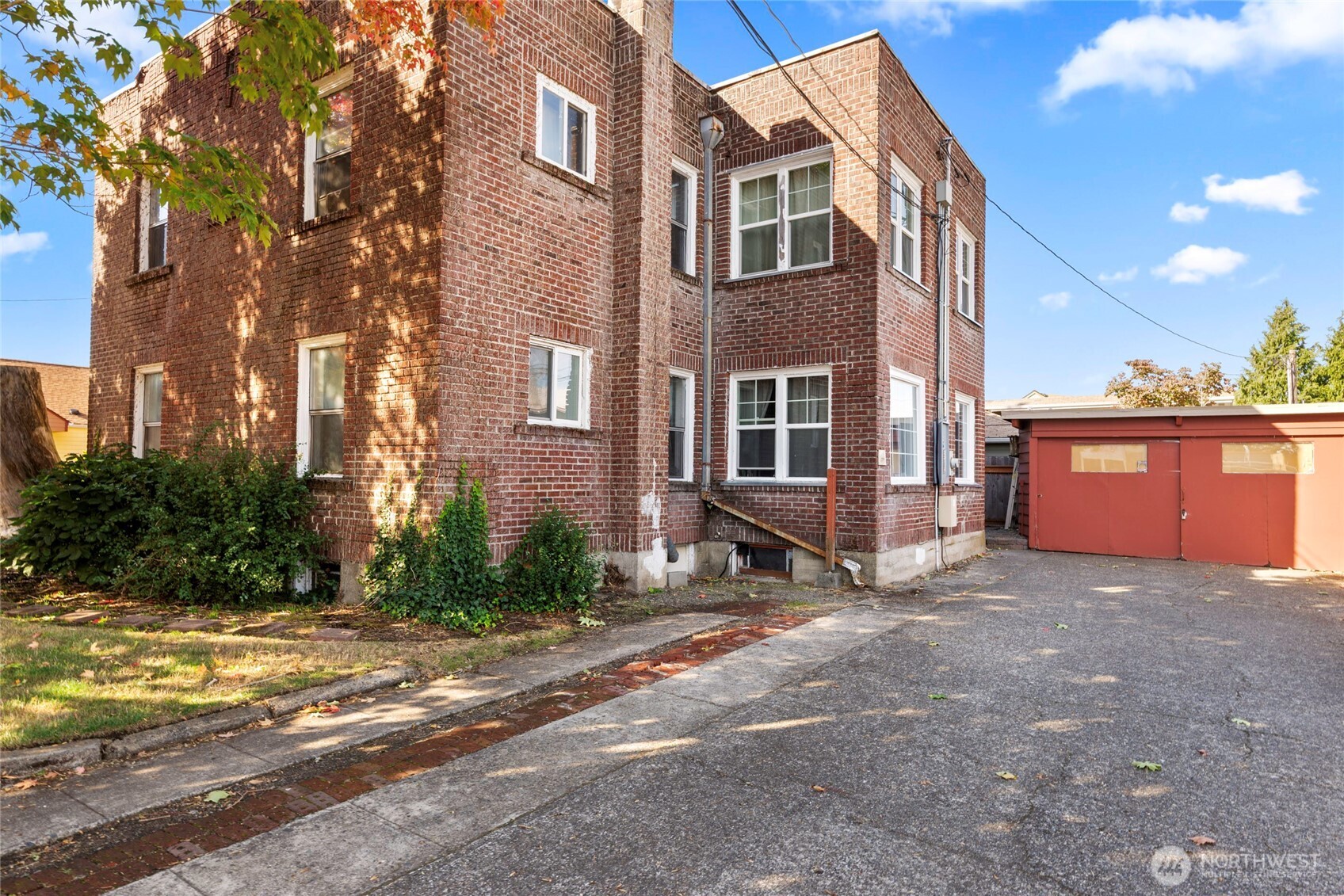500 Hillkress Street Property Photo 4