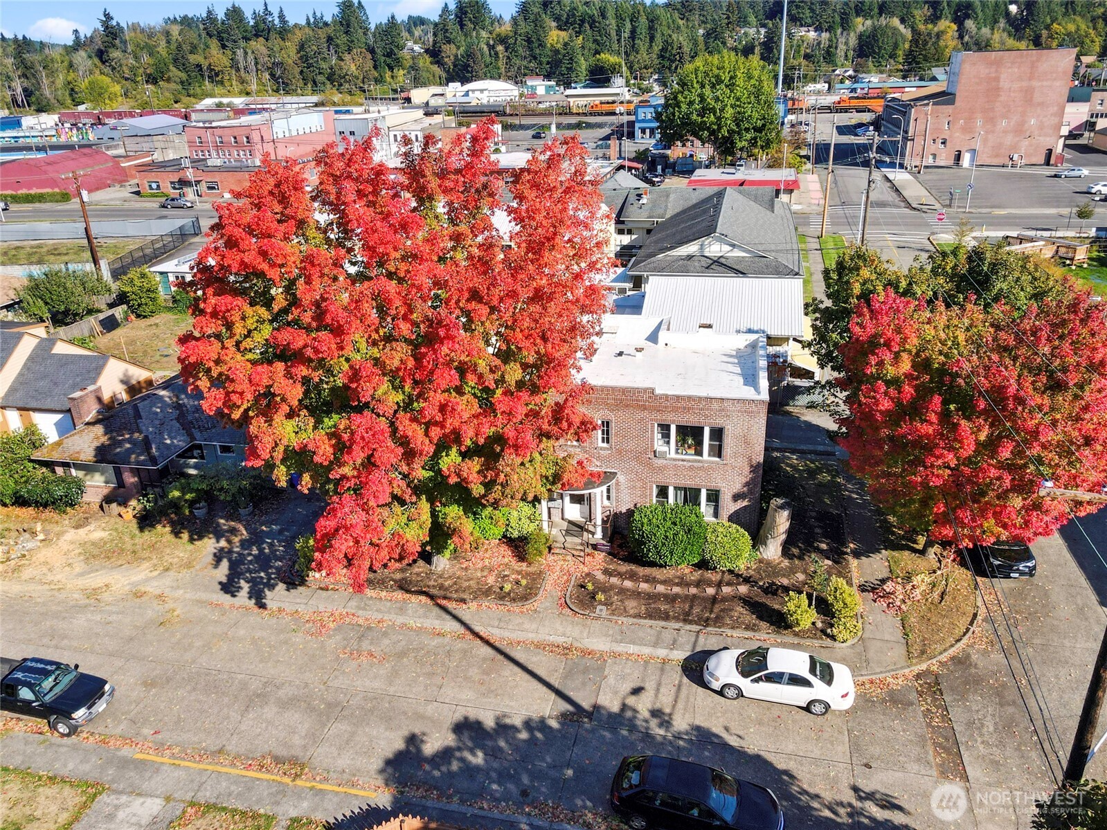 500 Hillkress Street Property Photo 6