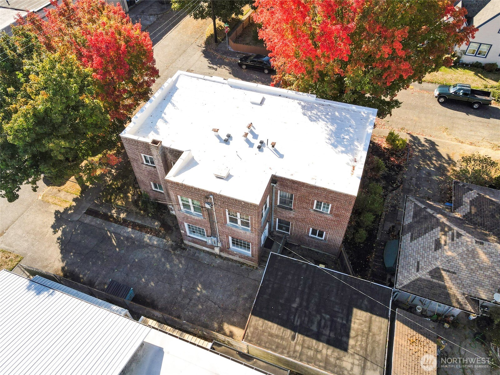500 Hillkress Street Property Photo 7