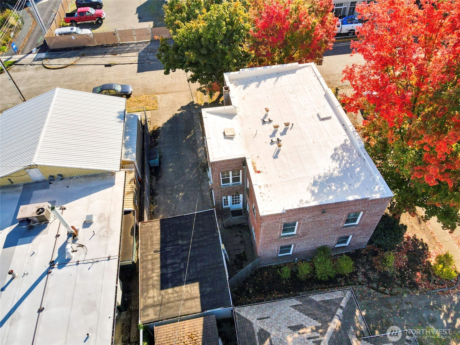 500 Hillkress Street Property Photo 8