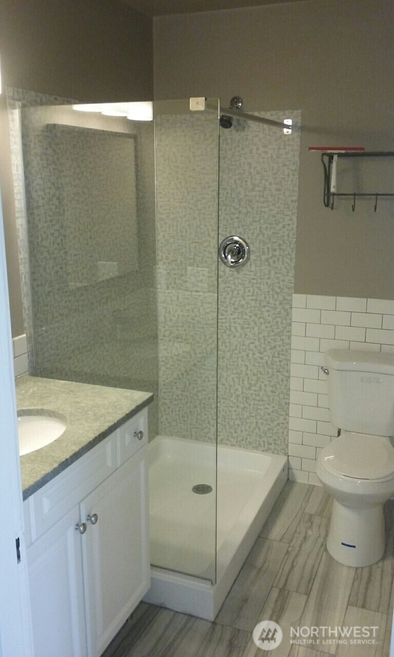 500 Hillkress Street Property Photo 9