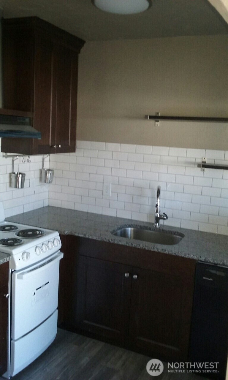 500 Hillkress Street Property Photo 14