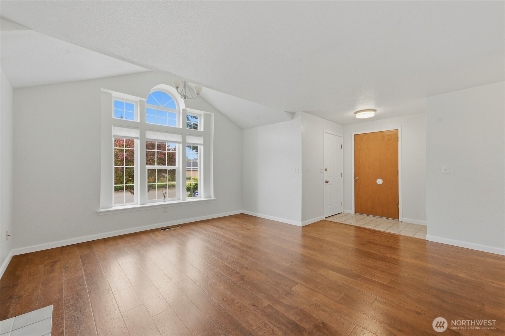 1309 Scarlet Oak Drive Property Photo 4