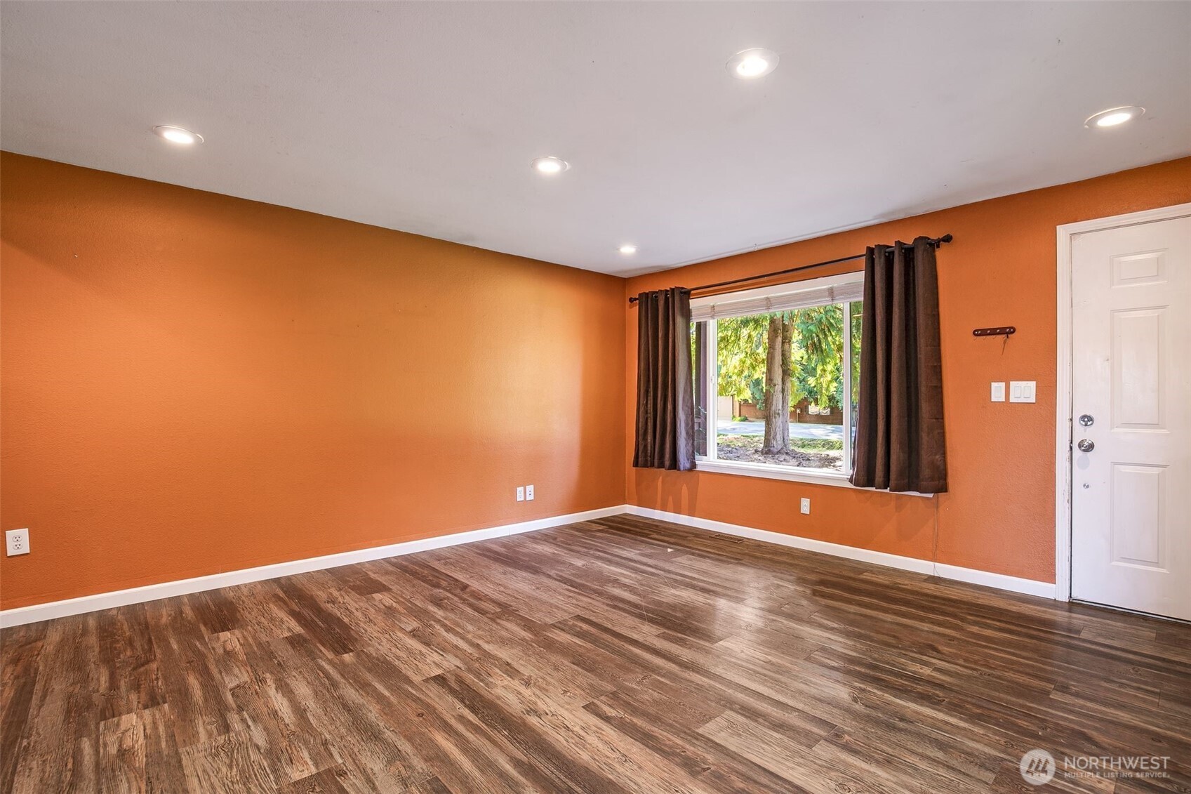 4501 W Tapps Drive Property Photo 4