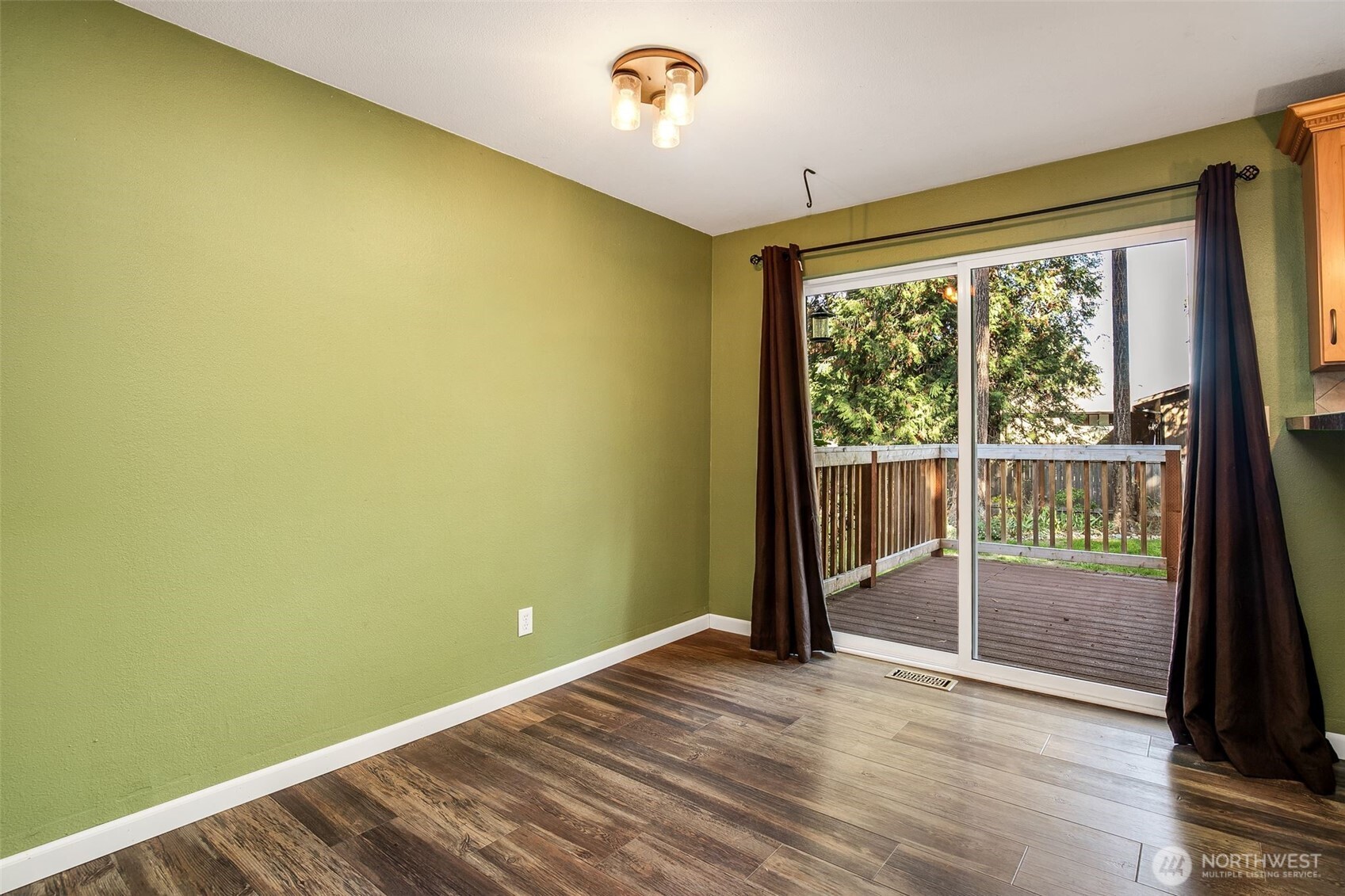 4501 W Tapps Drive Property Photo 10