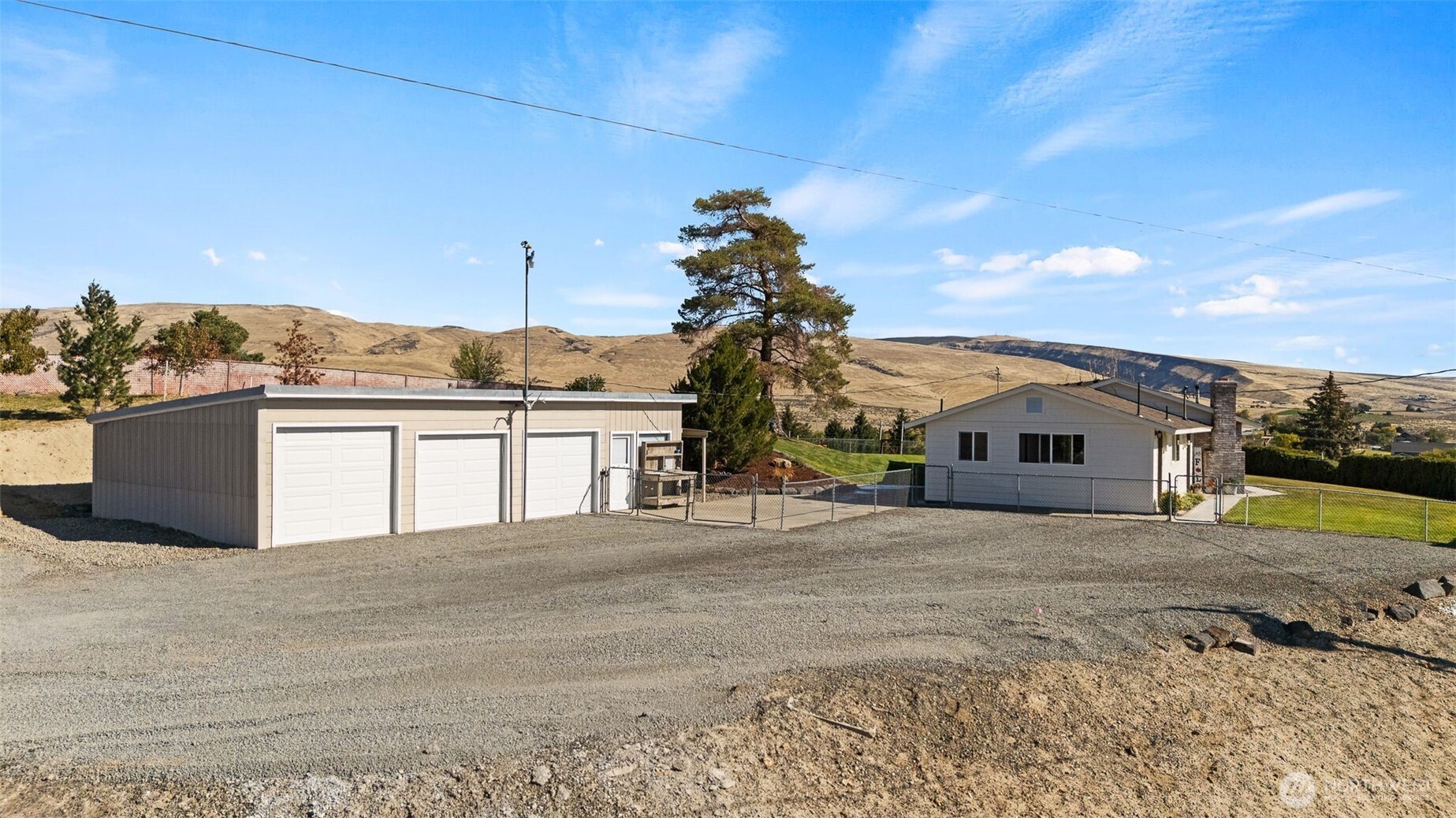 3670 N Wenas Property Photo 2