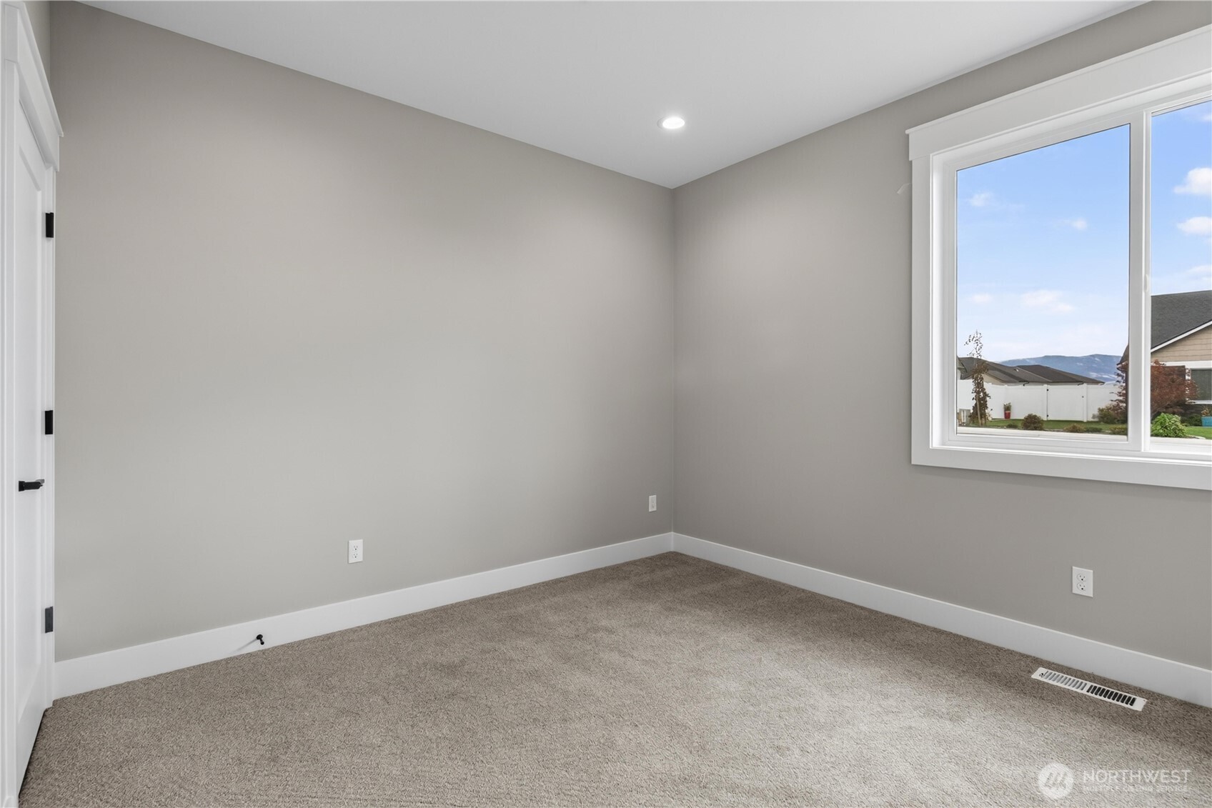 873 Ne Tyler Place Property Photo 20