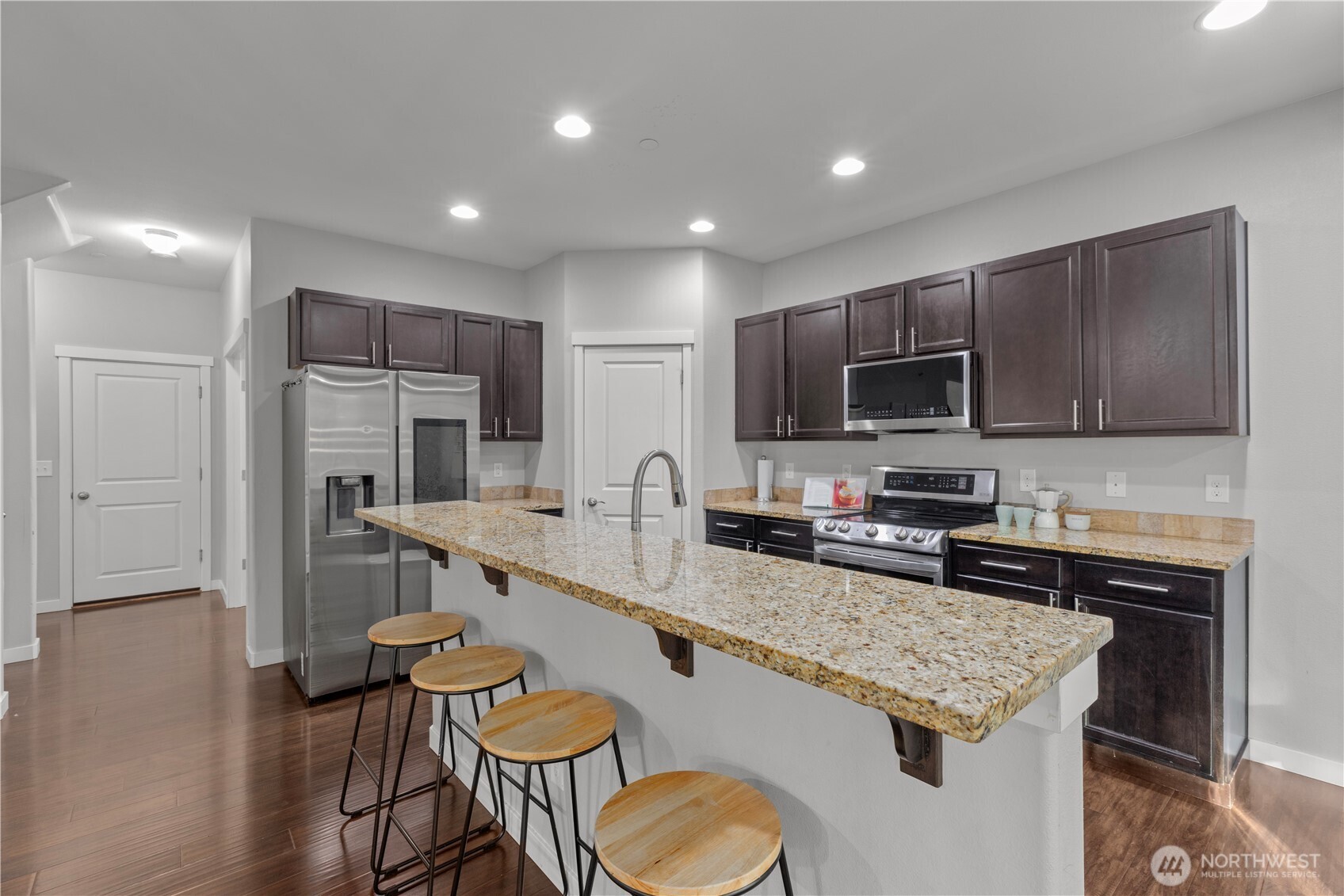 2305 Seringa Avenue Property Photo 11