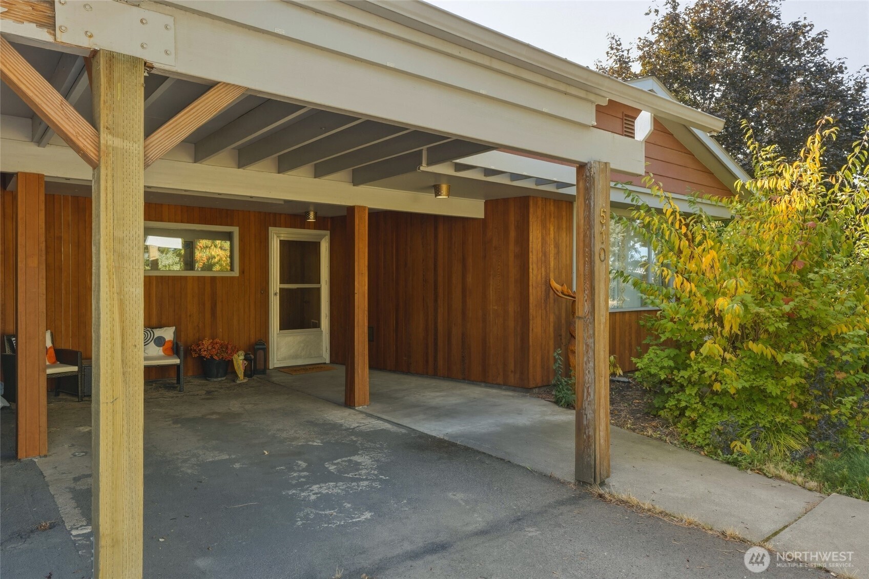 510 E Washington Street Property Photo 2