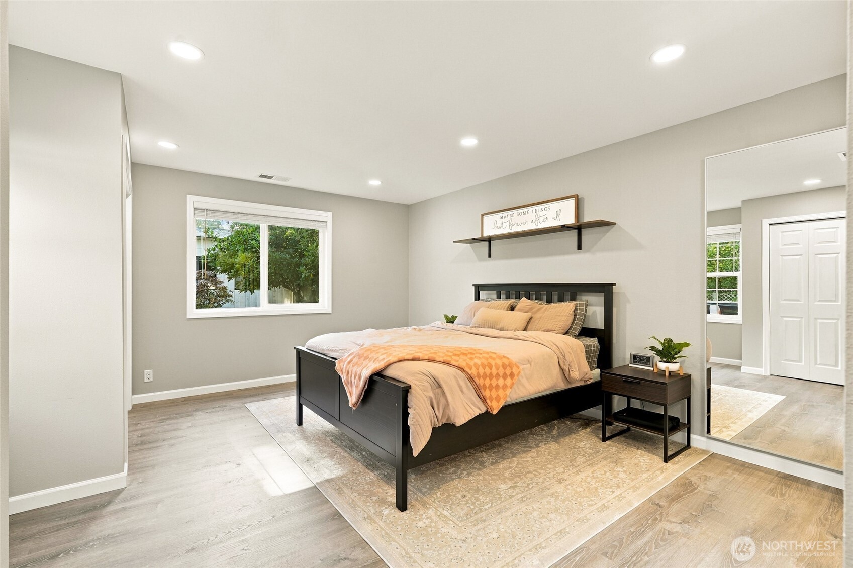24 E Beech Street Property Photo 10