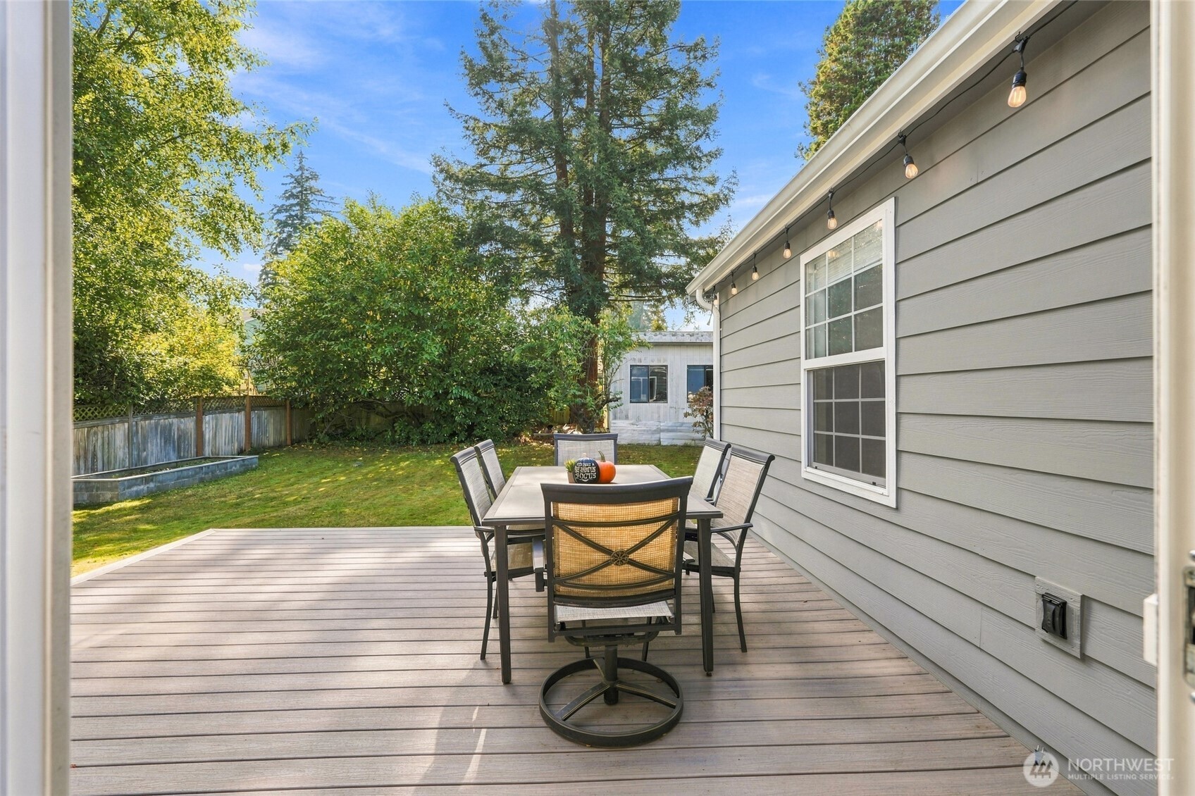 24 E Beech Street Property Photo 13