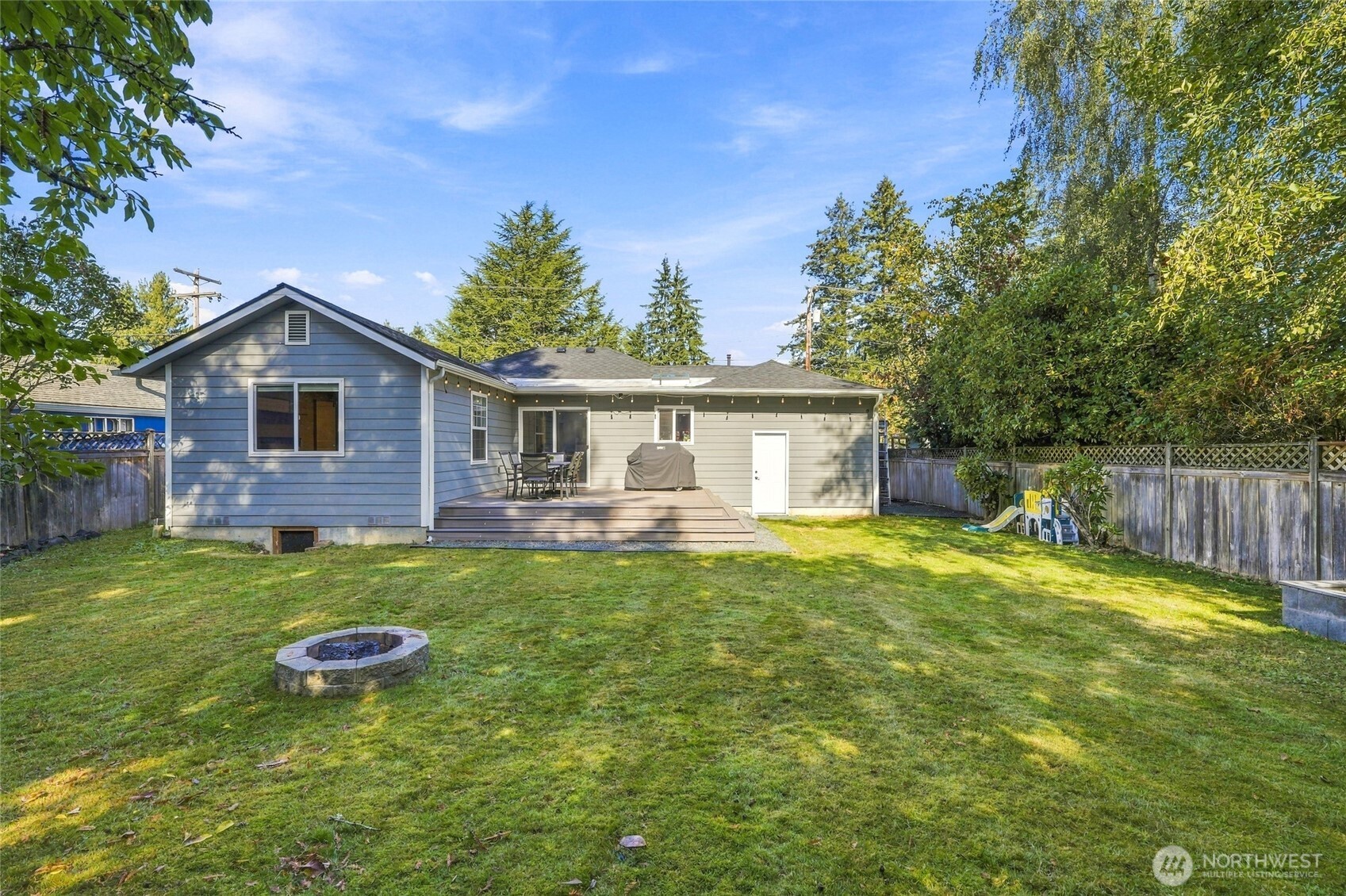 24 E Beech Street Property Photo 15