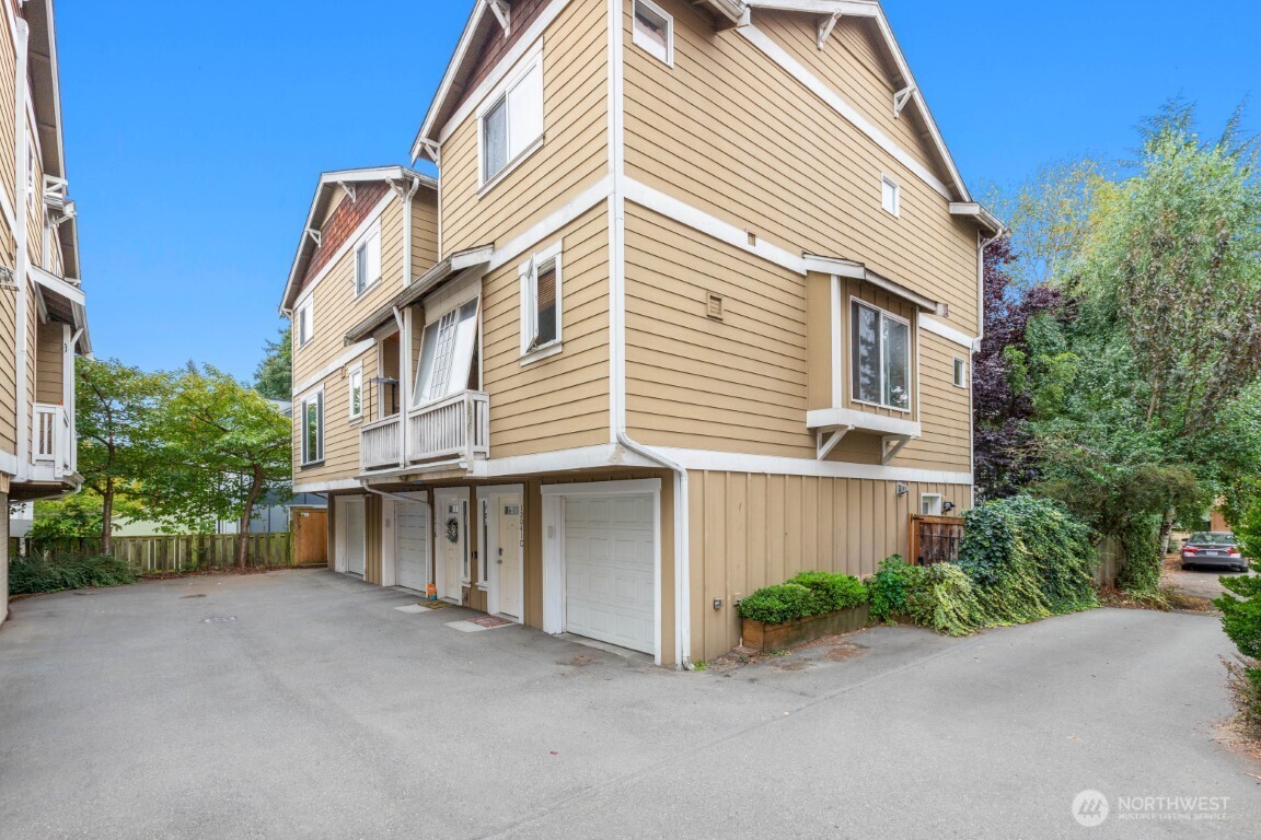 12041 33rd Avenue A Property Photo 2