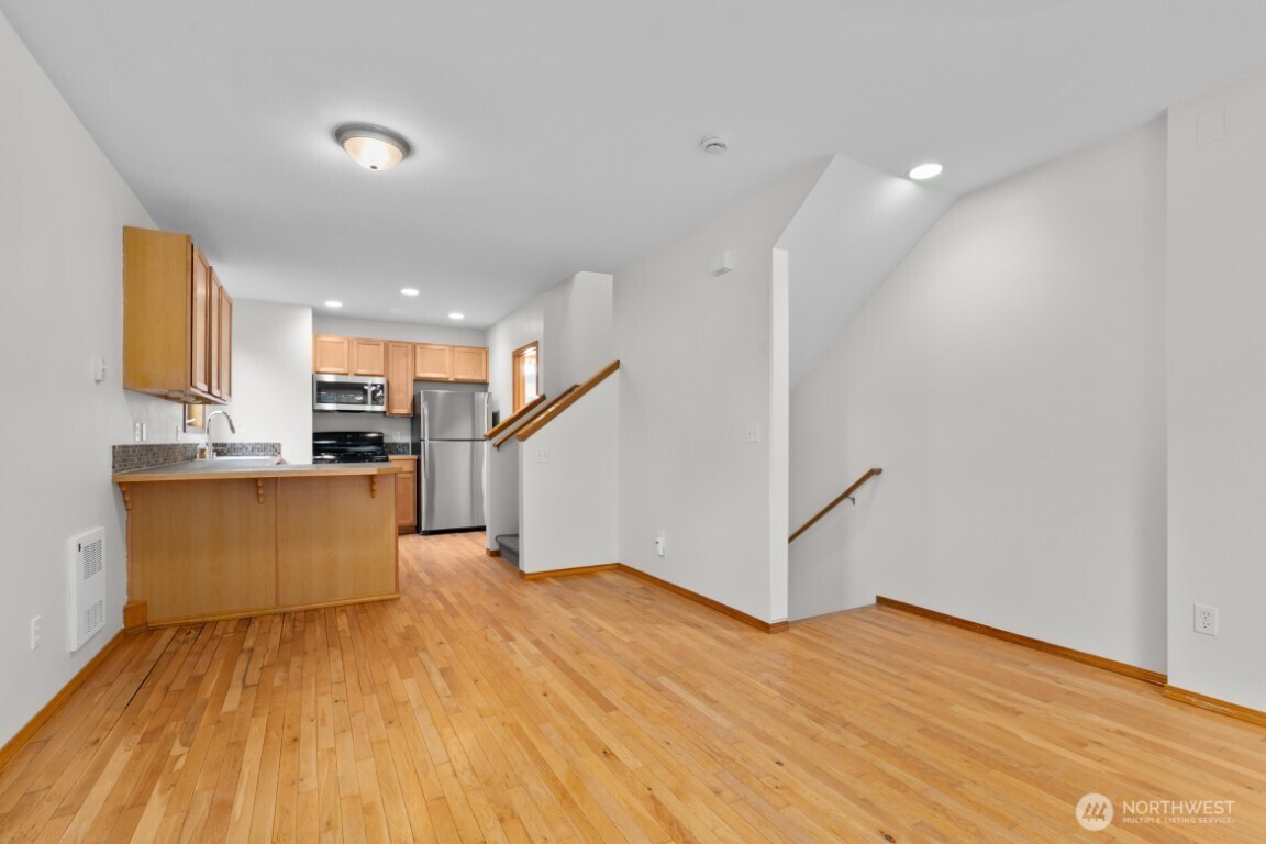 12041 33rd Avenue A Property Photo 9