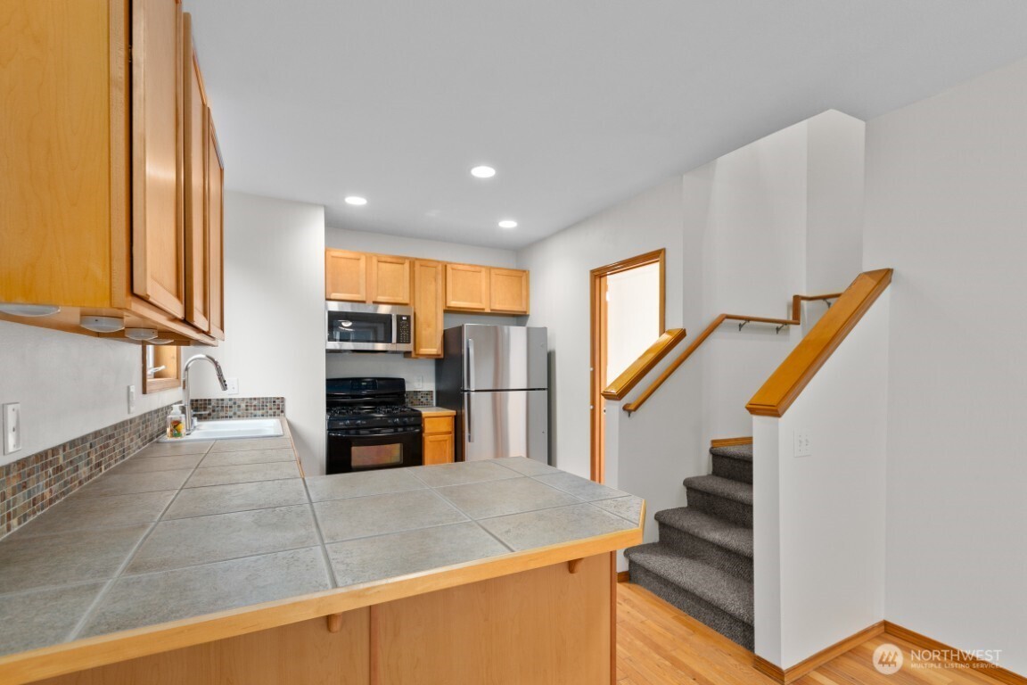 12041 33rd Avenue A Property Photo 13