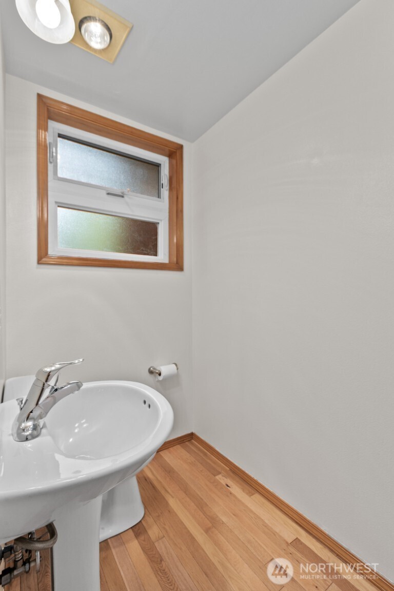 12041 33rd Avenue A Property Photo 16