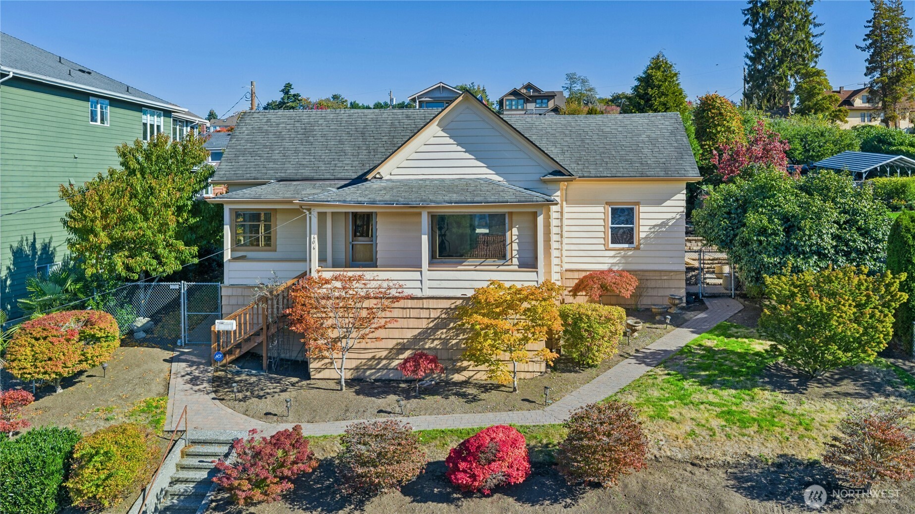 606 Renton Avenue Property Photo 1