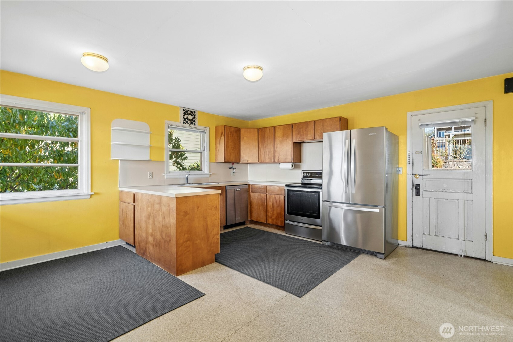 606 Renton Avenue Property Photo 9